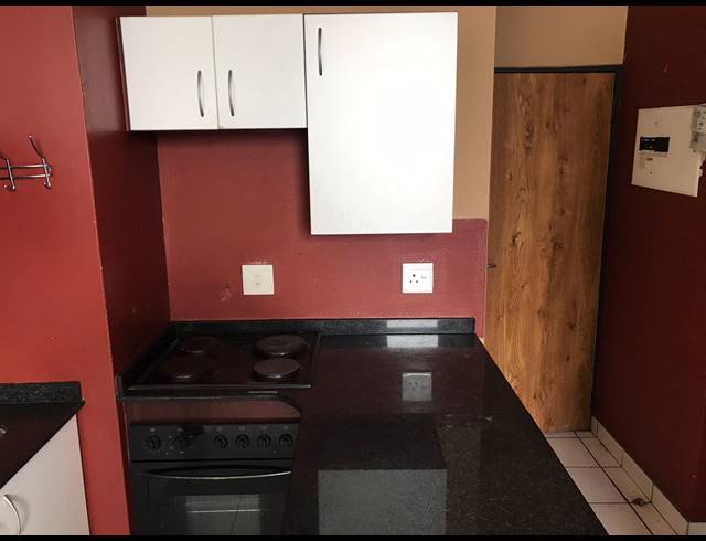1 BEDROOM FLAT FOR SALE IN BRAAMFONTEIN